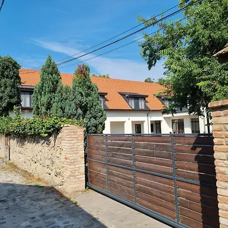 Migazzi Vendeghaz Guest house *